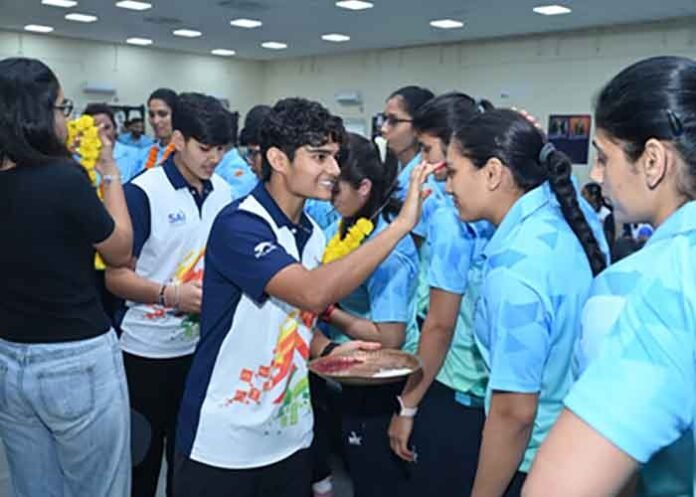 Indian kabaddi teams receive warm