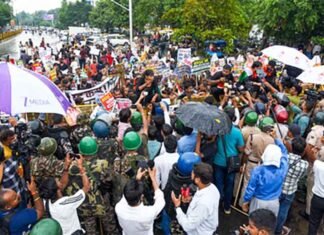 MPSC Aspirants Defer Pune Agitation to October 2 After Police Request MPSC aspirants defer Pune agitation