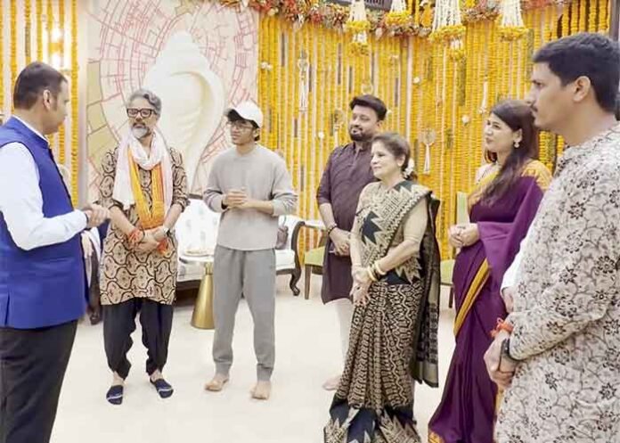Maharashtra CM Fadnavis meets Hanuman Ansh team