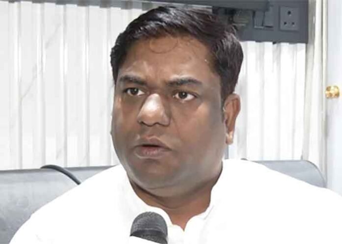 Mukesh Sahani defends