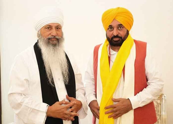 Nanaksar Sect Head Baba Lakha Singh Meets CM Mann