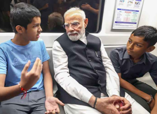PM Modi Surprises Delhi Metro Commuters, Interacts with Schoolchildren on Way to SRCC PM-Modi_s-ride-in-Delhi-Metro