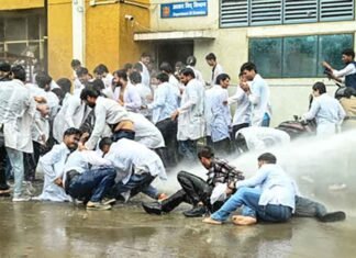 MP Govt Orders Inquiry Into Police Action Against Protesting Intern Doctors Protesting Intern Doctors MP