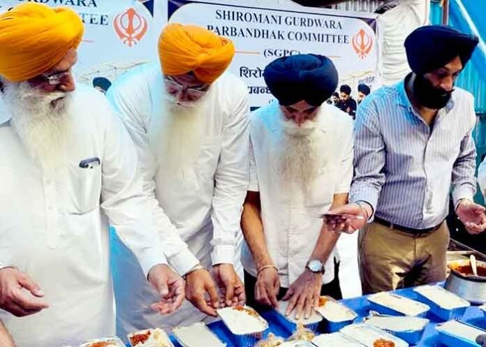 SGPC Starts Langar Service