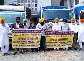 SGPC Delegation Reaches Kathmandu With Four Trucks of Relief Material for Nepal Flood Victims SGPC reaches Kathmandu