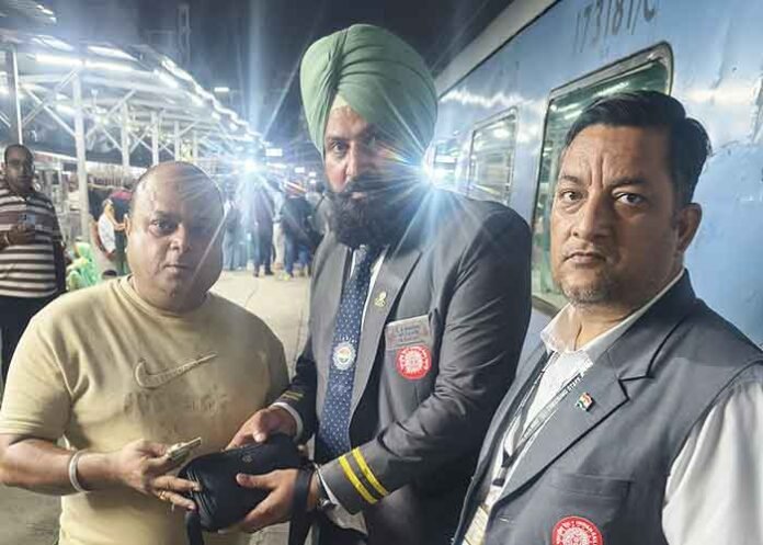 TTIs Dinesh Kumar and Charanjit Singh Sandhu return a passenger bag
