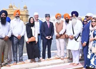 US Ambassador Sergio Gor Pays Obeisance at Golden Temple in Amritsar With 28-Member Delegation US Ambassador Sergio Gor Pays Obeisance at Golden Temple