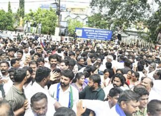 YSRCP Protest Over Mega DSC Recruitment Sparks Tension as Sports-Quota Teachers Stage Counter-Protest YSRCP protest teachers counter-protest at SAAP office