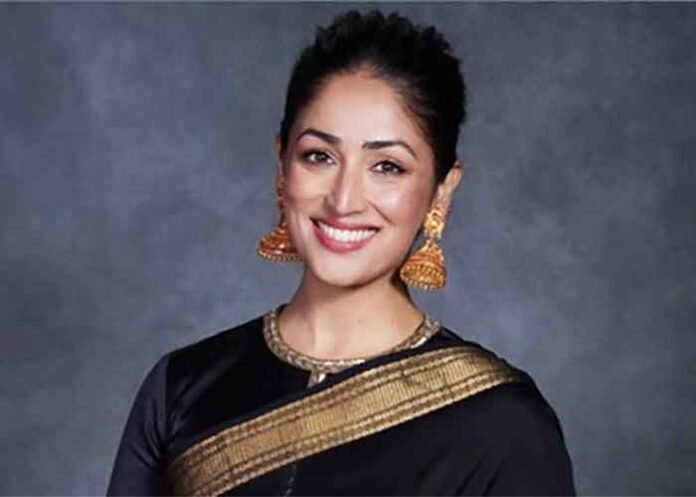 Yami Gautam in black Maheshwari saree
