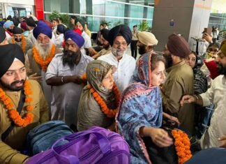 49 Sikh Pilgrims From Pakistan Arrive in India to Pay Obeisance at Gurdwaras 49 Sikh Pilgrims From Pakistan Arrive in India