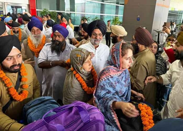 49 Sikh Pilgrims From Pakistan Arrive in India