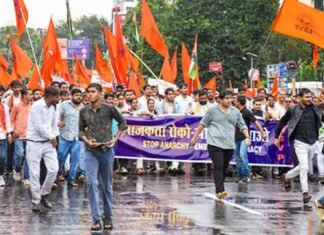 ABVP Students Stage ‘Save Democracy’ March in Patna, Breach Police Barricades ABVP students stage protest in Patna