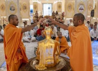 Abu Dhabi BAPS Hindu Mandir holds special prayers for injured pilot Smit Machchhar