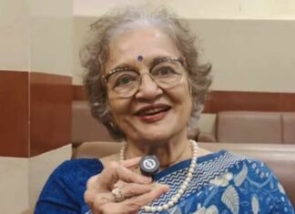 Asha Parekh Praises Amruta Subhash’s Marathi Play ‘Asen Mi… Nasen Mi…’