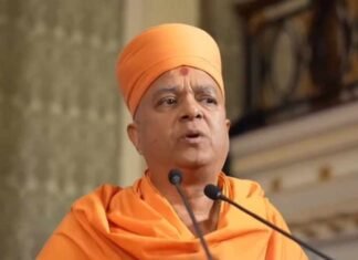 Eiffel Tower Women Staff Row Was ‘Miscommunication’, Says BAPS Monk Brahmavihari Swami