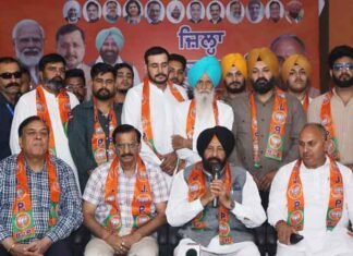 Bapu Balkaur Singh Chadre Wale, Former AAP Youth Wing Office-Bearer Join BJP in Ludhiana Bapu Balkaur Singh Chadre Wale and former AAP Youth Wing office-bearer Kamaldeep Singh Ghoora join the BJP