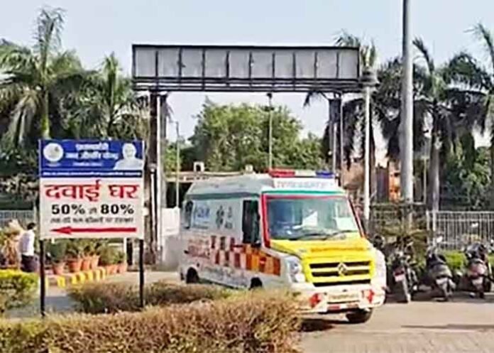 Building collapses in Delhi Seemapuri
