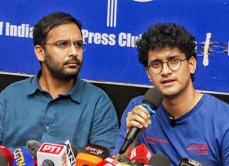 Delhi Police Seeks Three More Days’ Custody of CJP Leaders Saurav Das, Ashutosh Ranka CJP leaders Saurav Das Ashutosh Ranka on mic