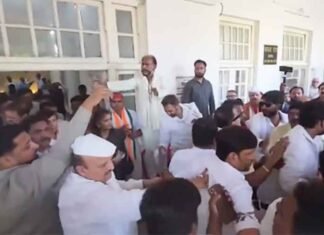 Clash Breaks Out at UP Congress Headquarters During Aradhana Misra Mona’s Swearing-In Ceremony Clash erupts at UP Cong headquarters