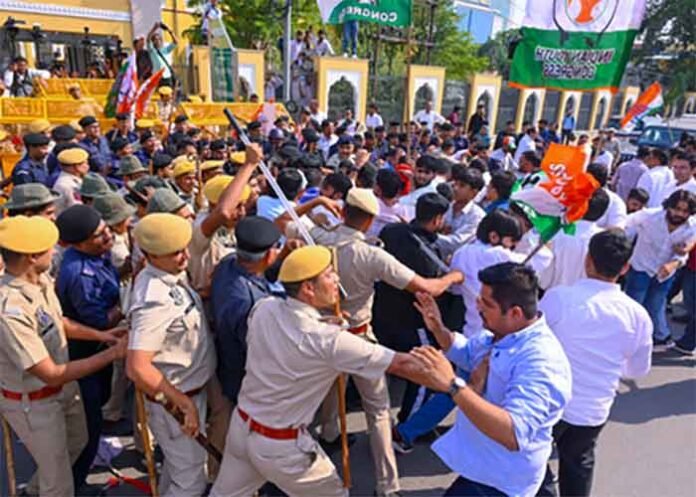 Congress workers sit-in continue at Jaipur Police Commissionerate