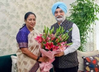 Delhi CM Rekha Gupta Meets LG T.S. Sandhu, Discusses Development and Security Priorities