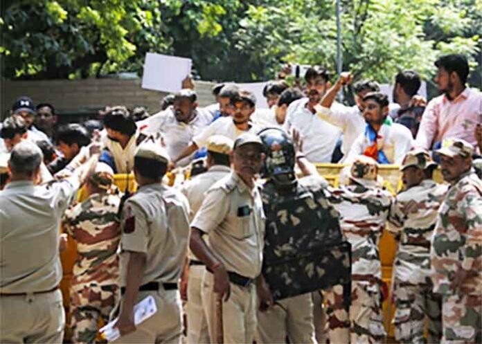 Delhi Police with CJP Protests