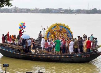 18 IPS Officers Deployed to Supervise Durga Idol Immersions in Kolkata, Three Other Cities Durga idol immersions