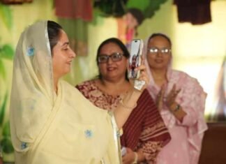 Harsimrat Kaur Badal Congratulates Asian Games Hockey Champion Baljeet Kaur