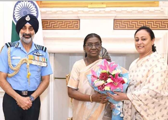IAF Chief Amar Preet Singh calls on President Murmu