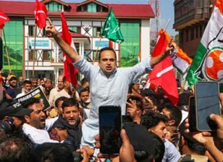 INDIA Bloc Parties Stage Joint Protest in Srinagar Under ‘Save Democracy Week’ Campaign INDIA bloc leaders in J&K hold protest