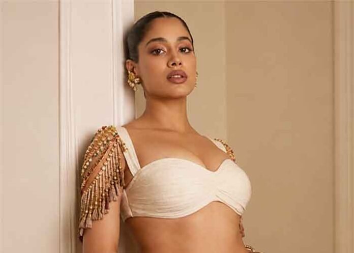 Janhvi Kapoor Behind