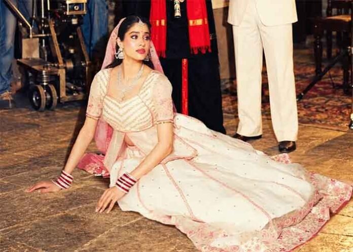 Janhvi Kapoor recreates late mom Sridevi iconic look