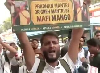 Kashmiri Youth Allegedly Assaulted at INDIA Bloc Protest Questions Congress Over EVM Criticism Kashmiri youth assaulted during INDIA Bloc protest