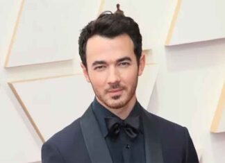 Kevin Jonas Recalls Accidentally Sending Nude Photo to Brothers in Group Chat Kevin Jonas Singer