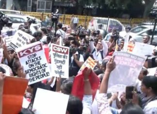 Left-Wing Groups Protest Outside Delhi Police HQ, Allege Harassment of Women Demonstrators