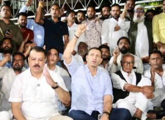 MP Congress Protests Outside EC Office Over Detention of Rahul, Priyanka