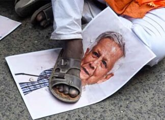 Muhammad Yunus Confronted by Angry Bangladeshi Protesters at New York Airport Muhammad Yunus poster confronted by angry Bangladeshi