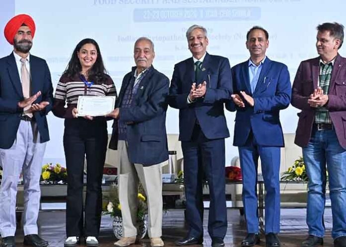 PAU Tarunpreet Kaur wins 2nd Best Poster Presentation Award