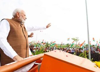 ‘Modi Kahin Nahi Jaayega’: Gujarat Turns Kharge’s Remark Into Show of Support for PM Modi PM Modi Show Rally BJP 1