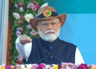PM Modi Leads National Unity Pledge at Ekta Nagar; BSF Woman Officer Commands Flag Guard PM Modi on BSF Force