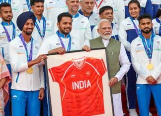 PM Modi Backs India’s Olympic Ambitions, Says Country Will Host Major Sporting Events PM Modi with Hockey India Mens Team