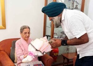 Pargat Singh met Gursharan Kaur wife of Manmohan Singh