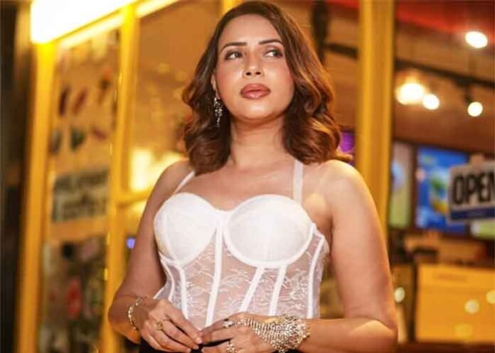 Rozlyn Khan Actress 3