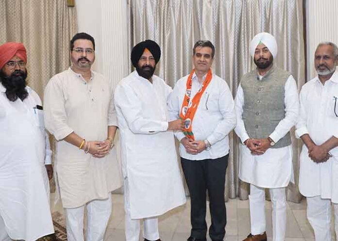 Senior Akali Dal Leader Ramesh Grover Joins BJP