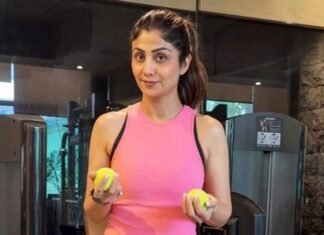 Shilpa Shetty Shares Monday Fitness Motivation With Ball Exercises for Focus and Coordination