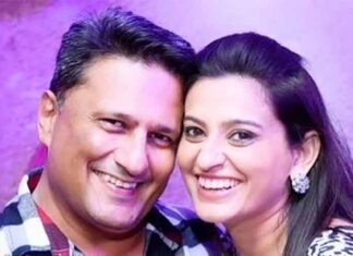 ‘Balika Vadhu’ Fame Smita Bansal Renews Wedding Vows with Husband Ankush on 25th Anniversary Smita Bansal with husband Ankush