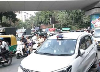Stones Pelted at Bus Carrying Detained CJP Protesters in Delhi’s Jhandewalan Stones pelted at bus carrying detained CJP protesters in Delhi