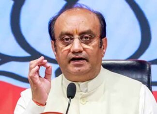BJP Targets Gandhi Family Over Silence on Capt Smit Machchhar, Accuses Congress of Double Standards Sudhanshu Trivedi on mic says