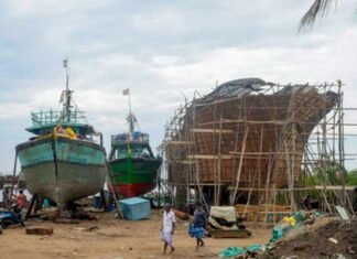 Two Odisha Fishermen Die After Inhaling Toxic Fumes in Boat’s Cold Storage in Karnataka; One Critical