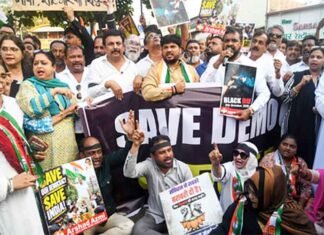 Tushar Gandhi Detained for Eight Hours, Released; Aaditya Thackeray Leads Opposition Protest in Mumbai opposition leaders protested in Mumbai